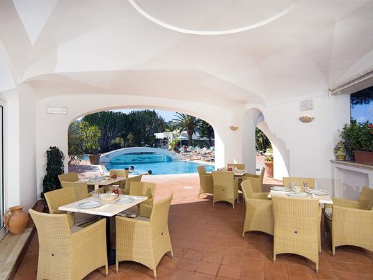 SMARTBOX - Relax e buon cibo in Campania: 1 notte con accesso alla Spa e cena in hotel 3* e 4* - Cofanetto regalo - 2