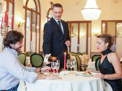 SMARTBOX - Relax e gusto in Emilia Romagna: 1 notte con accesso alla Spa e cena in hotel 3* e 4* - Cofanetto regalo - 2