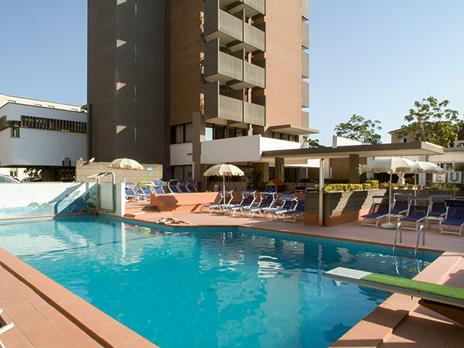 SMARTBOX - Relax e gusto in Emilia Romagna: 1 notte con accesso alla Spa e cena in hotel 3* e 4* - Cofanetto regalo - 6