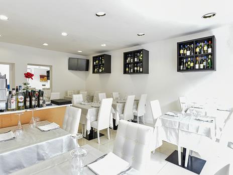 SMARTBOX - Insieme con gusto: 1 romantica cena gourmet in riva allArno, a Firenze - Cofanetto regalo - 2