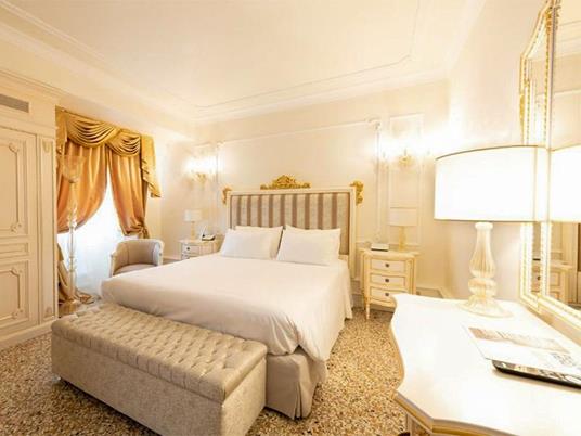 SMARTBOX - Lusso veneziano: 1 notte in camera Superior in palazzo 5* sul canale di Cannaregio - Cofanetto regalo - 3