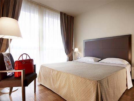 SMARTBOX - Al cuore di Modena: 1 romantica notte in hotel 4* - Cofanetto regalo - 7