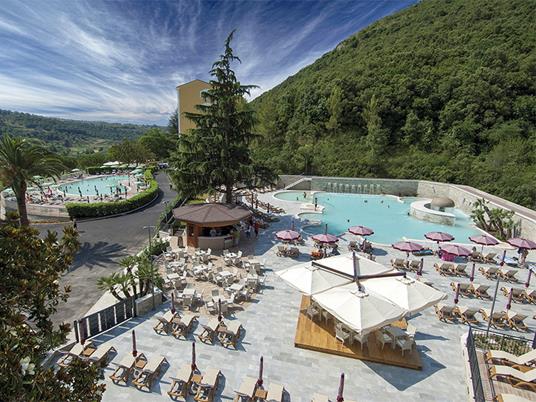 SMARTBOX - Benessere di coppia: 1 romantica notte e accesso alle piscine termali - Cofanetto regalo - 7