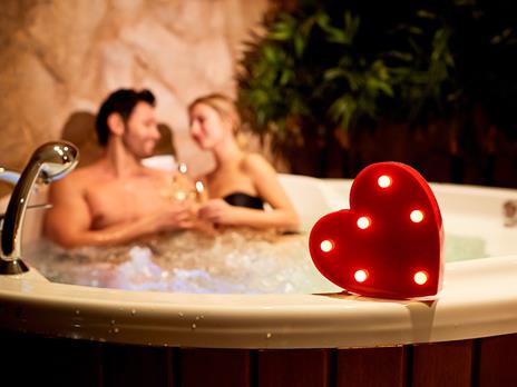 SMARTBOX - Amore, coccole e relax: soggiorno di coppia con possibile cena o pausa benessere - Cofanetto regalo - 6