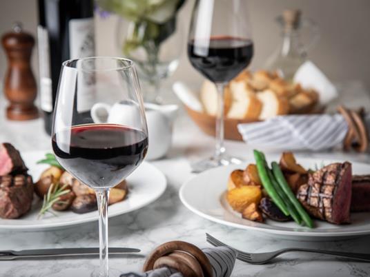 SMARTBOX - A cena con papà: 1 cena per 2 con vino per la festa del papà - Cofanetto regalo - 4