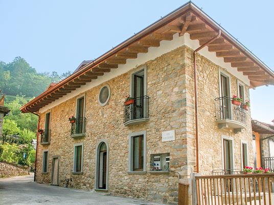 SMARTBOX - Notte italiana con aperitivo per 2 persone - Cofanetto regalo - 2