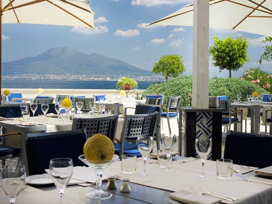 SMARTBOX - Sole, mare e relax in costiera sorrentina: 1 notte con massaggio per 2 persone - Cofanetto regalo - 3