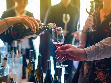 SMARTBOX - Il Lago di Garda e i suoi vini: 1 degustazione con prodotti tipici - Cofanetto regalo - 2