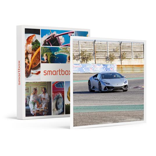 SMARTBOX - Largo, papà in pista! 2 giri in Lamborghini Huracán EVO per Lui - Cofanetto regalo