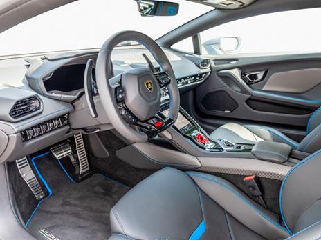 SMARTBOX - Largo, papà in pista! 2 giri in Lamborghini Huracán EVO per Lui - Cofanetto regalo - 3