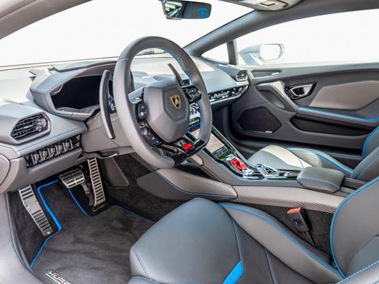 SMARTBOX - Largo, papà in pista! 2 giri in Lamborghini Huracán EVO per Lui - Cofanetto regalo - 3
