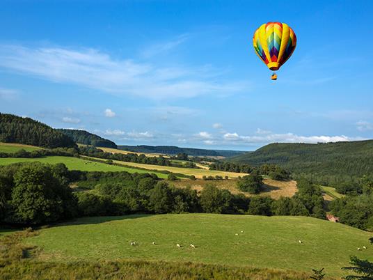 SMARTBOX - Volo di gruppo in mongolfiera per 1 su Parco e Castello di Masino - Cofanetto regalo - 4