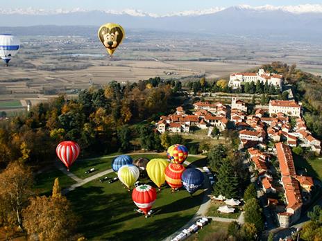 SMARTBOX - Volo di gruppo in mongolfiera per 2 persone sopra il Castello di Masino - Cofanetto regalo - 2