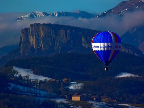 SMARTBOX - Volo in mongolfiera per 2 persone sull'Appennino Reggiano all'alba - Cofanetto regalo - 2