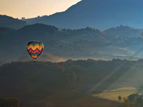 SMARTBOX - Volo in mongolfiera per 2 persone sull'Appennino Reggiano all'alba - Cofanetto regalo - 3