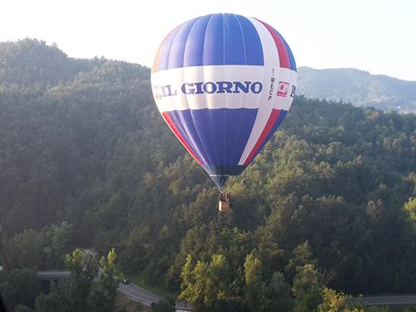SMARTBOX - Volo in mongolfiera per 2 persone sull'Appennino Reggiano all'alba - Cofanetto regalo - 4