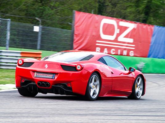 SMARTBOX - Passione Rossa: 1 giro in Ferrari 458 presso lAutodromo Vallelunga Piero Taruffi - Cofanetto regalo - 4