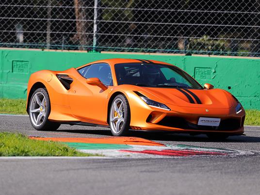 SMARTBOX - 1 giro al volante di una Ferrari F8 Tributo presso l'Autodromo Vallelunga Pietro Taruffi - Cofanetto regalo - 2