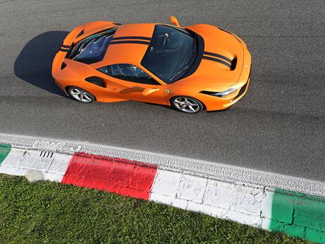 SMARTBOX - 2 giri in Ferrari F8 Tributo nell'Autodromo Vallelunga Piero Taruffi - Cofanetto regalo - 2