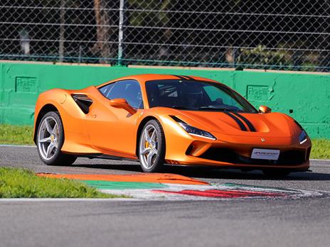 SMARTBOX - 2 giri in Ferrari F8 Tributo nell'Autodromo Vallelunga Piero Taruffi - Cofanetto regalo - 4