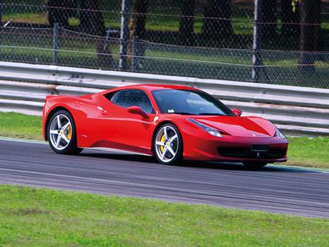 SMARTBOX - Passione adrenalina: 2 emozionanti giri su Ferrari F458 Italia all'Autodromo di Cremona - Cofanetto regalo - 2