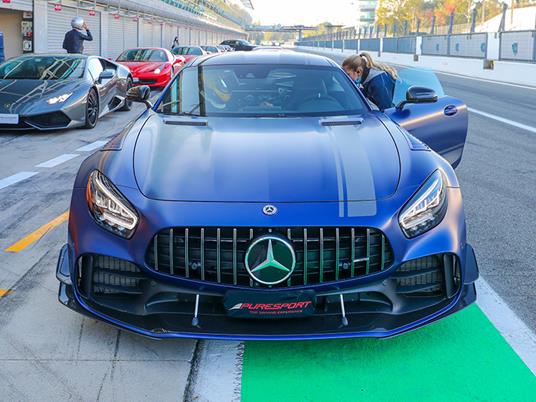 SMARTBOX - A tutto gas sul Cremona Circuit: 2 emozionanti giri alla guida di una Mercedes-AMG GT R PRO - Cofanetto regalo - 3