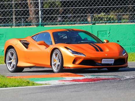 SMARTBOX - Alta velocità su pista: 2 giri al volante di una Ferrari F8 Tributo sul Cremona Circuit - Cofanetto regalo - 2