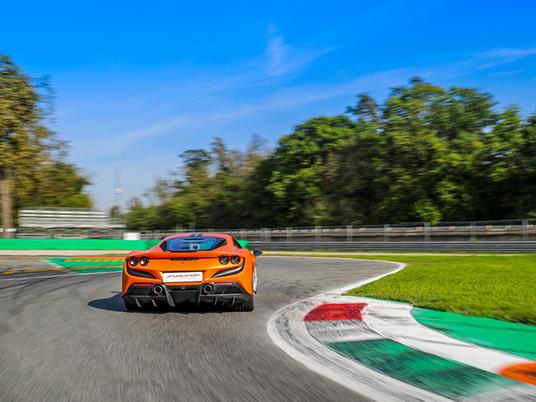 SMARTBOX - Alta velocità su pista: 2 giri al volante di una Ferrari F8 Tributo sul Cremona Circuit - Cofanetto regalo - 3