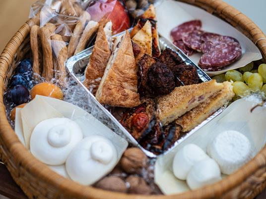 SMARTBOX - La magia del cielo stellato: 2 notti in una StarsBox in Puglia e 1 bottiglia di vino - Cofanetto regalo - 2