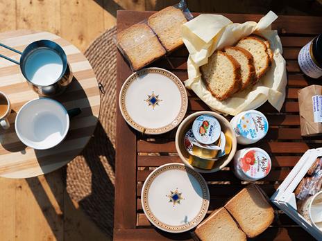 SMARTBOX - La magia del cielo stellato: 2 notti in una StarsBox in Puglia e 1 bottiglia di vino - Cofanetto regalo - 3