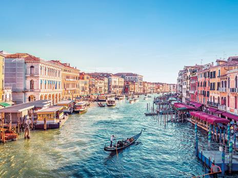 SMARTBOX - Per una mamma viaggiatrice: 1 notte per 2 nelle città italiane più belle - Cofanetto regalo - 4