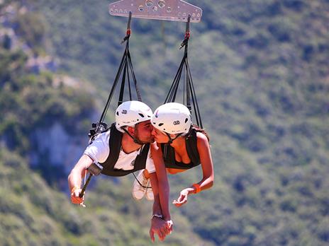 SMARTBOX - Insieme tra i cieli del Cilento: 1 volo in Zipline per 2 con GoPro - Cofanetto regalo - 3