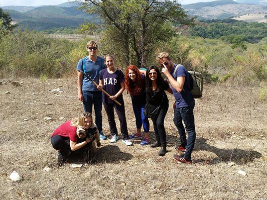 SMARTBOX - Tartufai per un giorno: caccia al tartufo e pranzo di 7 portate per 2 - Cofanetto regalo - 2