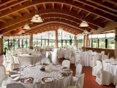 SMARTBOX - Natale tra gusto e relax: 2 notti in hotel 4* con cena e Spa per 2 - Cofanetto regalo - 3