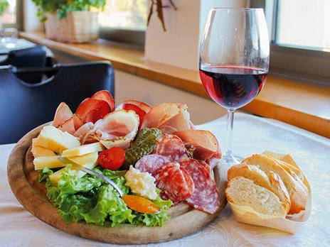 SMARTBOX - Alla scoperta del Trentino: 2 notti con 2 prelibate cene - Cofanetto regalo - 2