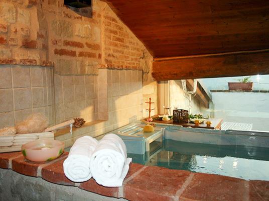 SMARTBOX - Relax divino: bagno di coppia nel vino con accesso Spa in un Wine Resort in Piemonte - Cofanetto regalo - 3