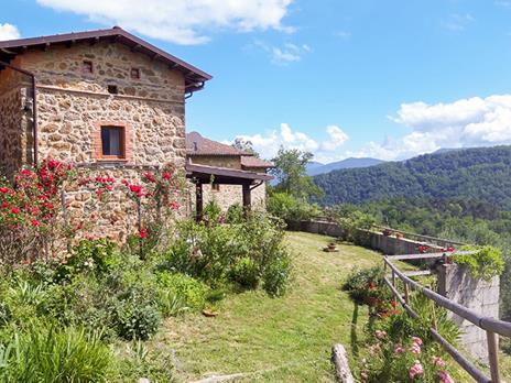SMARTBOX - 1 notte in Lunigiana con pausa in fattoria didattica per 2 adulti e 2 bambini - Cofanetto regalo - 4