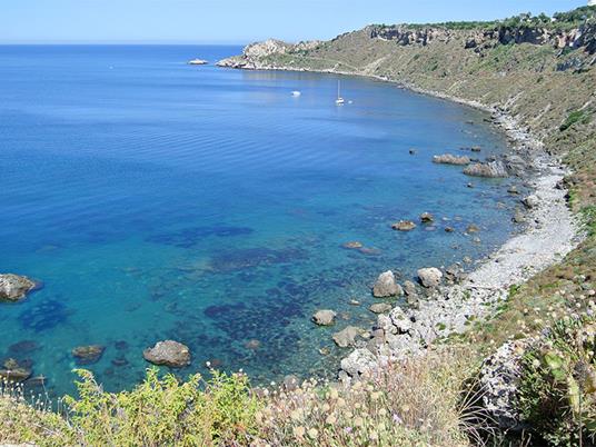 SMARTBOX - Tra delfini e tartarughe a Capo Milazzo: tour privato in barca dell’area protetta per 4 o 5 persone - Cofanetto regalo - Tra delfini e tartarughe a Capo Milazzo: tour privato in barca dell’area protetta per 4 o 5 persone - 2