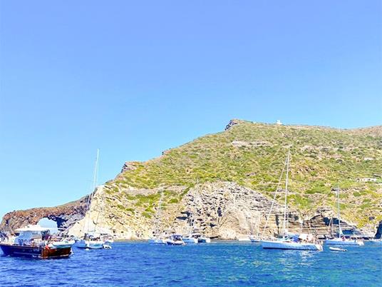 SMARTBOX - Tra delfini e tartarughe a Capo Milazzo: tour privato in barca dell’area protetta per 4 o 5 persone - Cofanetto regalo - Tra delfini e tartarughe a Capo Milazzo: tour privato in barca dell’area protetta per 4 o 5 persone - 4