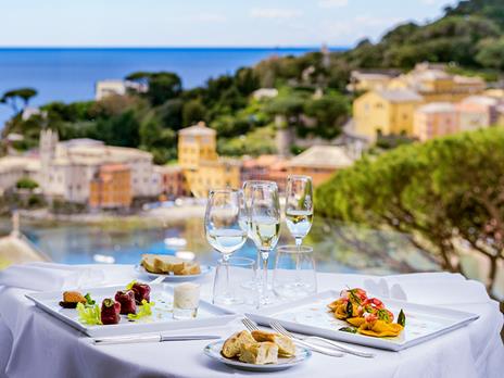 SMARTBOX - Pranzo con vista sulla riviera ligure: menù gourmet di 3 portate a Sestri Levante - Cofanetto regalo - 3