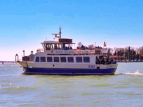 SMARTBOX - Murano, Burano e Torcello da scoprire: tour in barca con soste e visita a una vetreria per 3 - Cofanetto regalo - 4