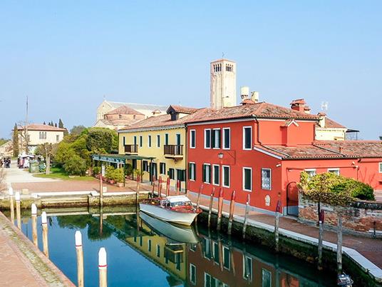 SMARTBOX - Tour in barca a Murano, Burano e Torcello con soste e visita guidata a una vetreria per 4 - Cofanetto regalo - 3