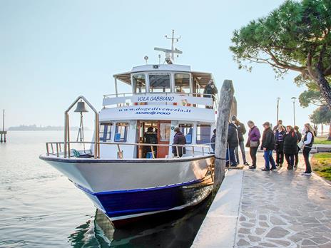 SMARTBOX - Tour in barca a Murano, Burano e Torcello con soste e visita guidata a una vetreria per 4 - Cofanetto regalo - 4