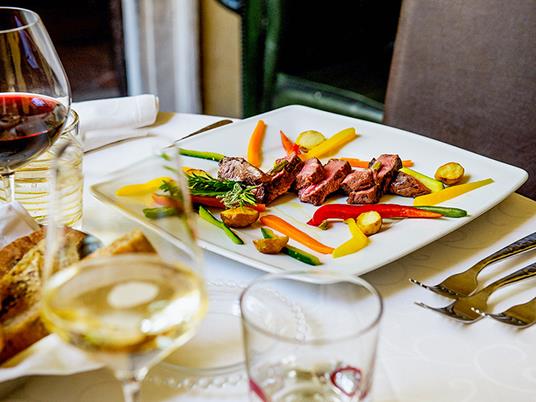 SMARTBOX - Assassinio sullAdige: cena con delitto tra le mura del Castello di Bevilacqua per 1 persona - Cofanetto regalo - 4