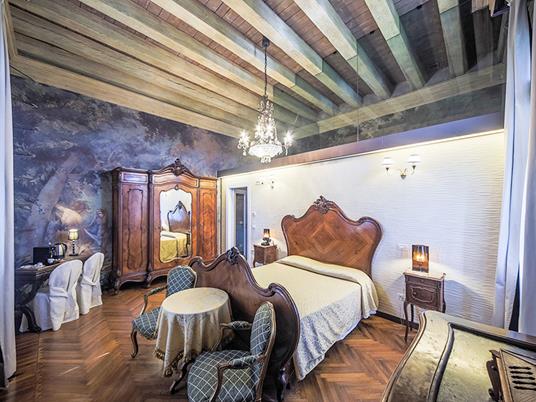 SMARTBOX - Chi è il colpevole? Cena con delitto al Castello di Bevilacqua per 2 detective - Cofanetto regalo - 3