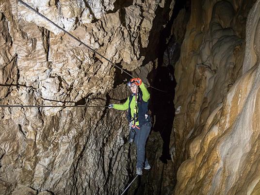 SMARTBOX - Avventura speleologica nelle Grotte di Equi con visita alla Tecchia - Cofanetto regalo - 3