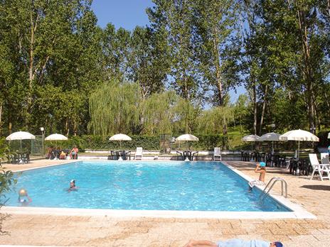 SMARTBOX - 2 notti in un agriturismo in Umbria con attività in fattoria e passeggiata a cavallo - Cofanetto regalo - 4