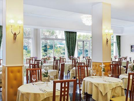 SMARTBOX - Fuga ad Abano Terme per 2 notti con cena, grotta di vapore e piscine - Cofanetto regalo - 4