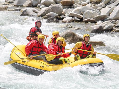 SMARTBOX - Tanti Auguri - Cofanetto regalo - 1 cena o 1 trattamento benessere o 1 attività sportiva per 1 o 2 persone - 4