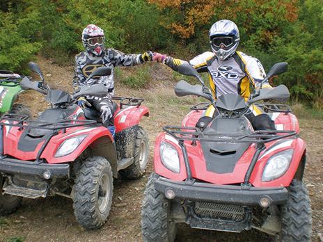 SMARTBOX - Con Amore - Cofanetto regalo - 1 soggiorno o 1 cena o 1 pausa relax o 1 attività sportiva per 2 persone - 5